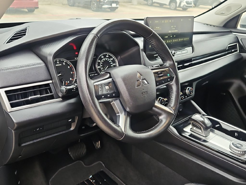 Used 2025 Mitsubishi Outlander SE AWD/4WD image 15