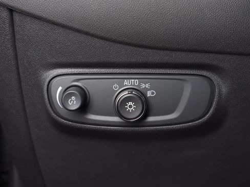 Used 2024 Chevrolet Equinox LT FWD image 24