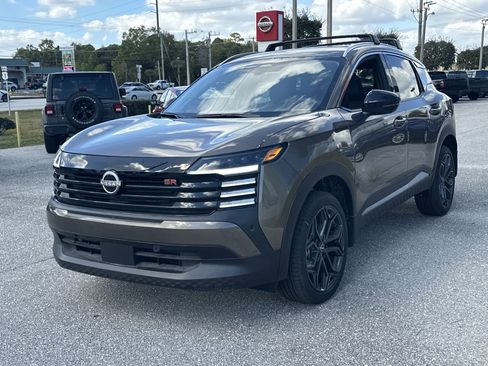 New 2026 Nissan Kicks SR FWD image 3