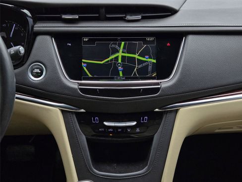 Used 2017 Cadillac XT5 Premium Luxury FWD image 18