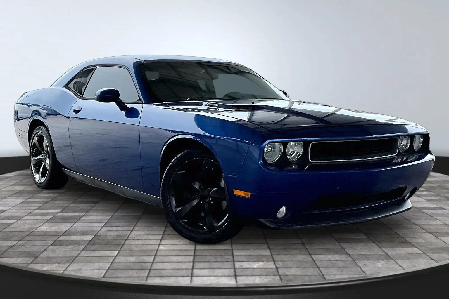 Used 2012 Dodge Challenger R/T RWD image 3