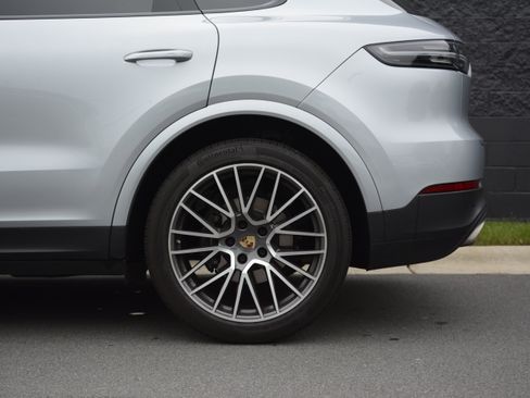 Certified 2023 Porsche Cayenne AWD/4WD image 39