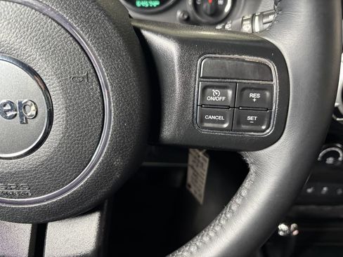 Used 2018 Jeep Wrangler Unlimited Rubicon w/ Cold Weather Group AWD/4WD image 15