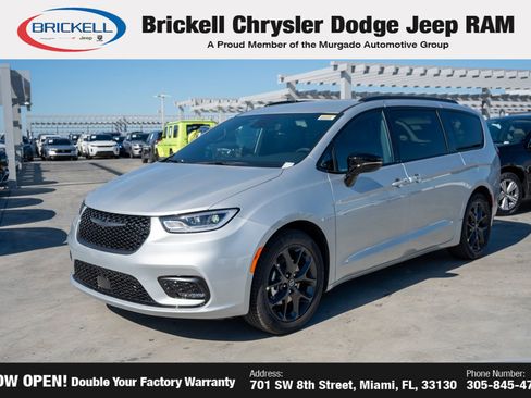 New 2026 Chrysler Pacifica Select w/ S Appearance Package image 1