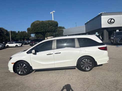 Used 2024 Honda Odyssey EX-L image 2