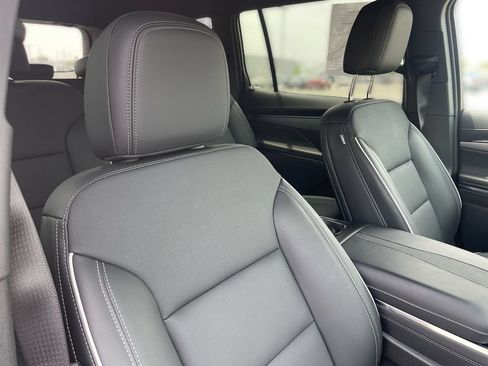 Used 2025 Buick Enclave Preferred AWD/4WD image 44