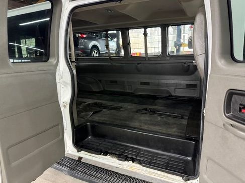 Used 2016 Chevrolet Express 3500 LT w/ LT Preferred Equipment Group image 5