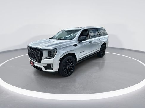 Used 2024 GMC Yukon Denali w/ Advanced Technology Package AWD/4WD image 4