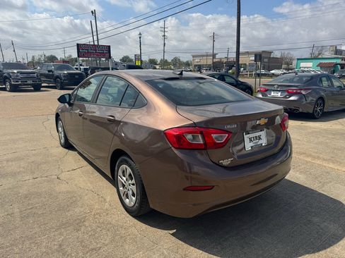 Used 2019 Chevrolet Cruze LS FWD image 3