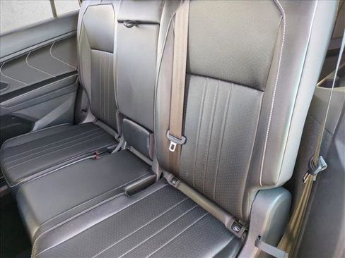 Used 2022 Volkswagen Tiguan SE R-Line image 17