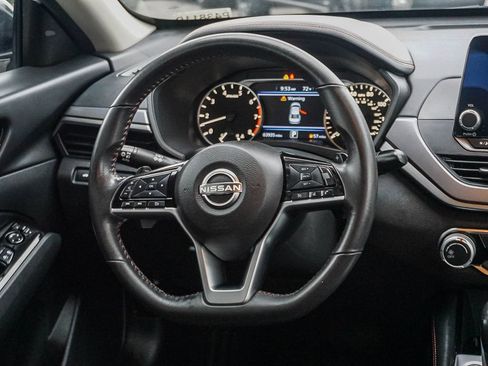 Used 2024 Nissan Altima 2.5 SR FWD image 17