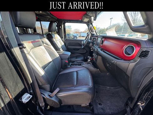 Used 2023 Jeep Gladiator Rubicon w/ Cold Weather Group image 9