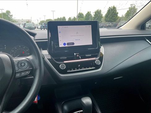 Used 2025 Toyota Corolla LE FWD image 18