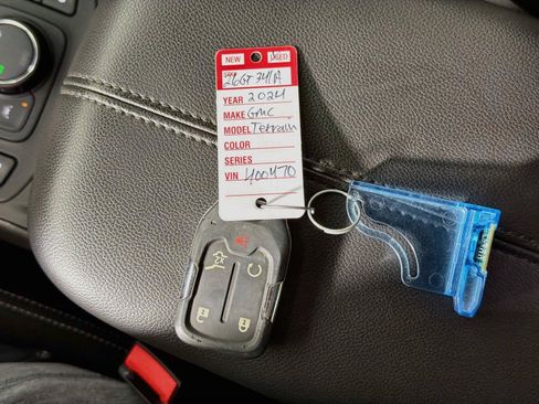 Used 2024 GMC Terrain SLE w/ Driver Convenience Package AWD/4WD image 4