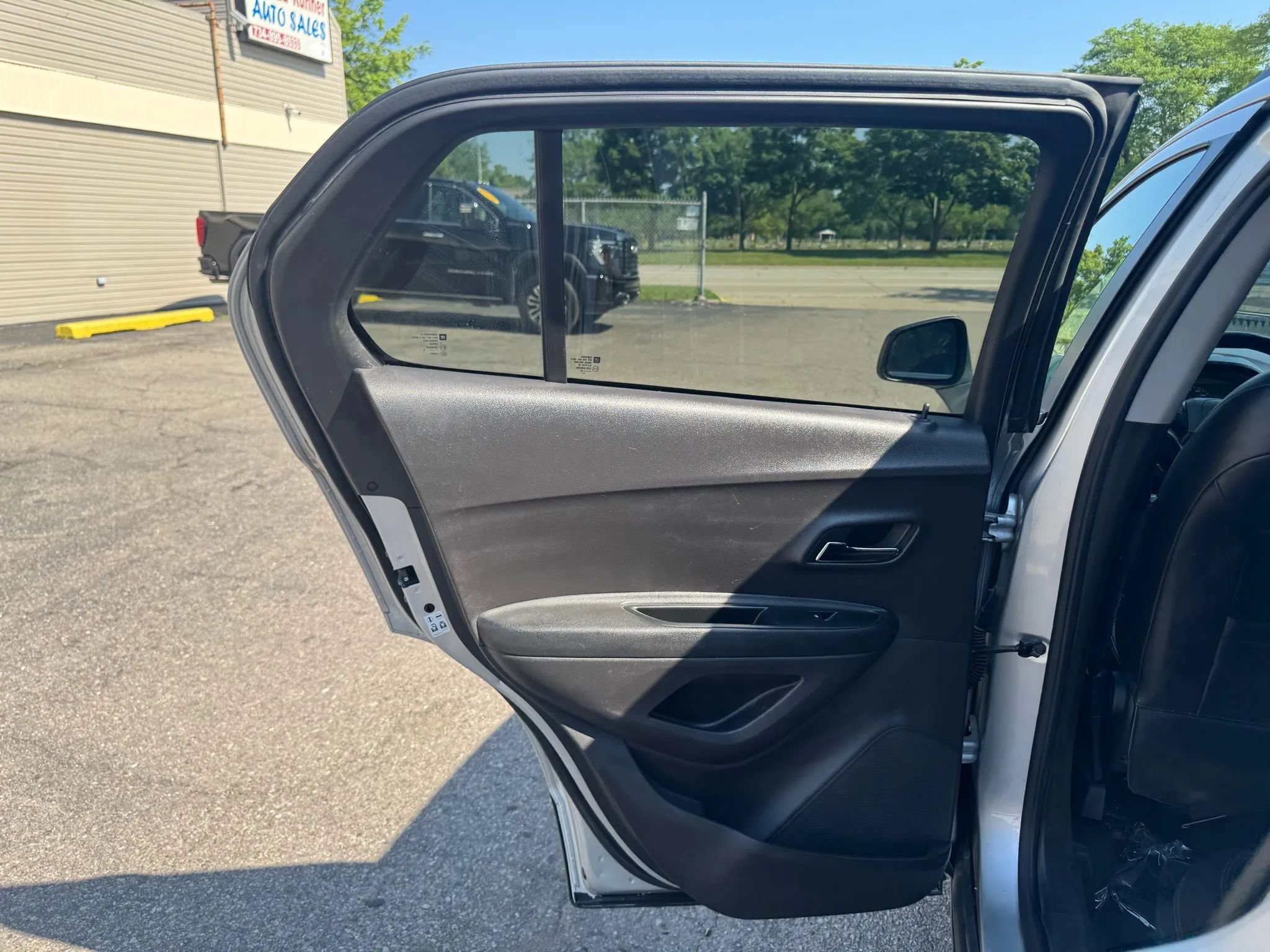 Used 2018 Chevrolet Trax LT w/ LT Convenience Package AWD/4WD image 16