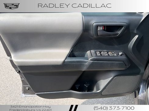 Used 2016 Toyota Tacoma SR w/ Towing Package AWD/4WD image 4
