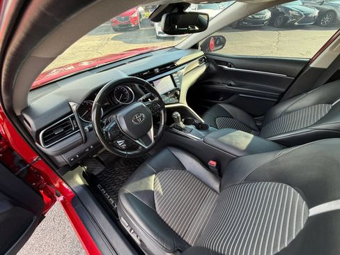 Used 2020 Toyota Camry SE w/ Convenience Package FWD image 16