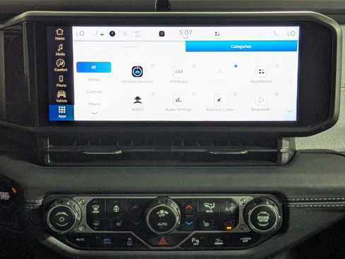 Used 2025 Jeep Wrangler Unlimited Sahara w/ Safety Group AWD/4WD image 16