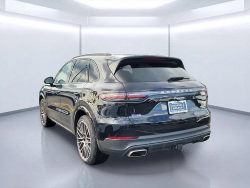 Used 2022 Porsche Cayenne Platinum Edition AWD/4WD image 3