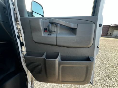 Used 2022 Chevrolet Express 2500 w/ Driver Convenience Package image 18