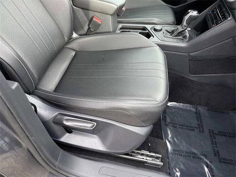 Used 2022 Volkswagen Tiguan SE image 10