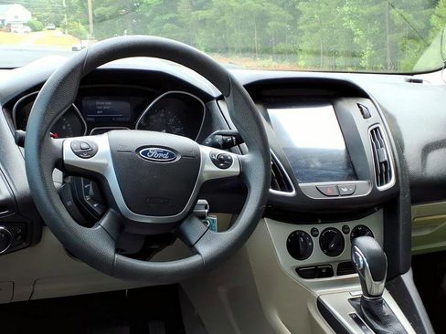 Used 2014 Ford Focus SE FWD image 10