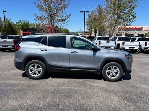 Used 2023 GMC Terrain SLE w/ Driver Convenience Package AWD/4WD image 5
