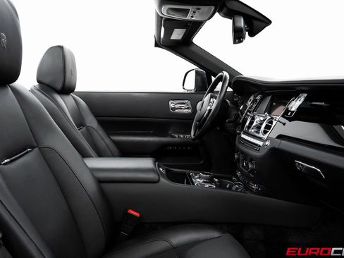 Used 2019 Rolls-Royce Dawn image 33