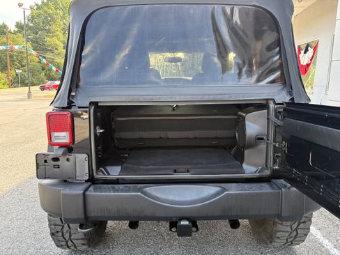 Used 2013 Jeep Wrangler Sport AWD/4WD image 11