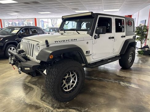 Used 2016 Jeep Wrangler Unlimited Rubicon w/ Connectivity Group AWD/4WD image 3