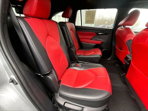 Used 2022 Toyota Highlander XSE image 23