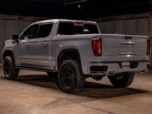 Used 2025 GMC Sierra 1500 AT4 w/ AT4 Premium Package AWD/4WD image 6