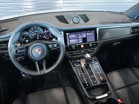 Used 2025 Porsche Macan GTS image 18