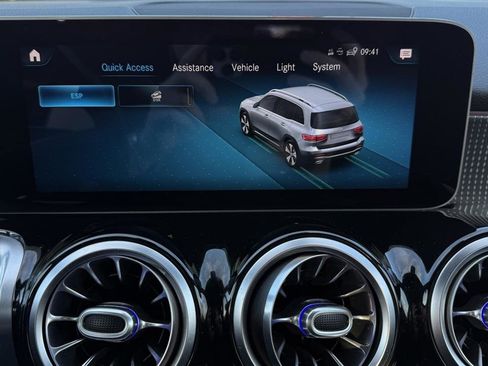 Used 2020 Mercedes-Benz GLB 250 4MATIC image 41