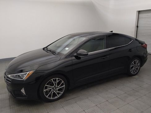 Used 2019 Hyundai Elantra Limited w/ Ultimate Package 02 FWD image 2