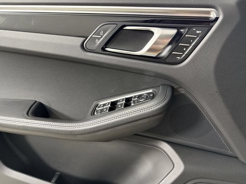 Certified 2024 Porsche Macan S AWD/4WD image 34