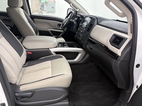 Used 2024 Nissan Titan SV w/ SV Convenience Package AWD/4WD image 22