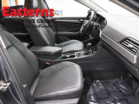 Used 2020 Volkswagen Jetta SE w/ SE Cold Weather Package image 25