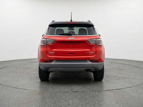 Used 2025 Jeep Compass Trailhawk image 7