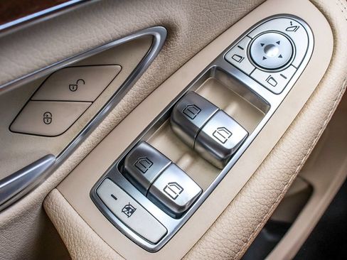 Used 2019 Mercedes-Benz C 300 4MATIC Sedan image 11