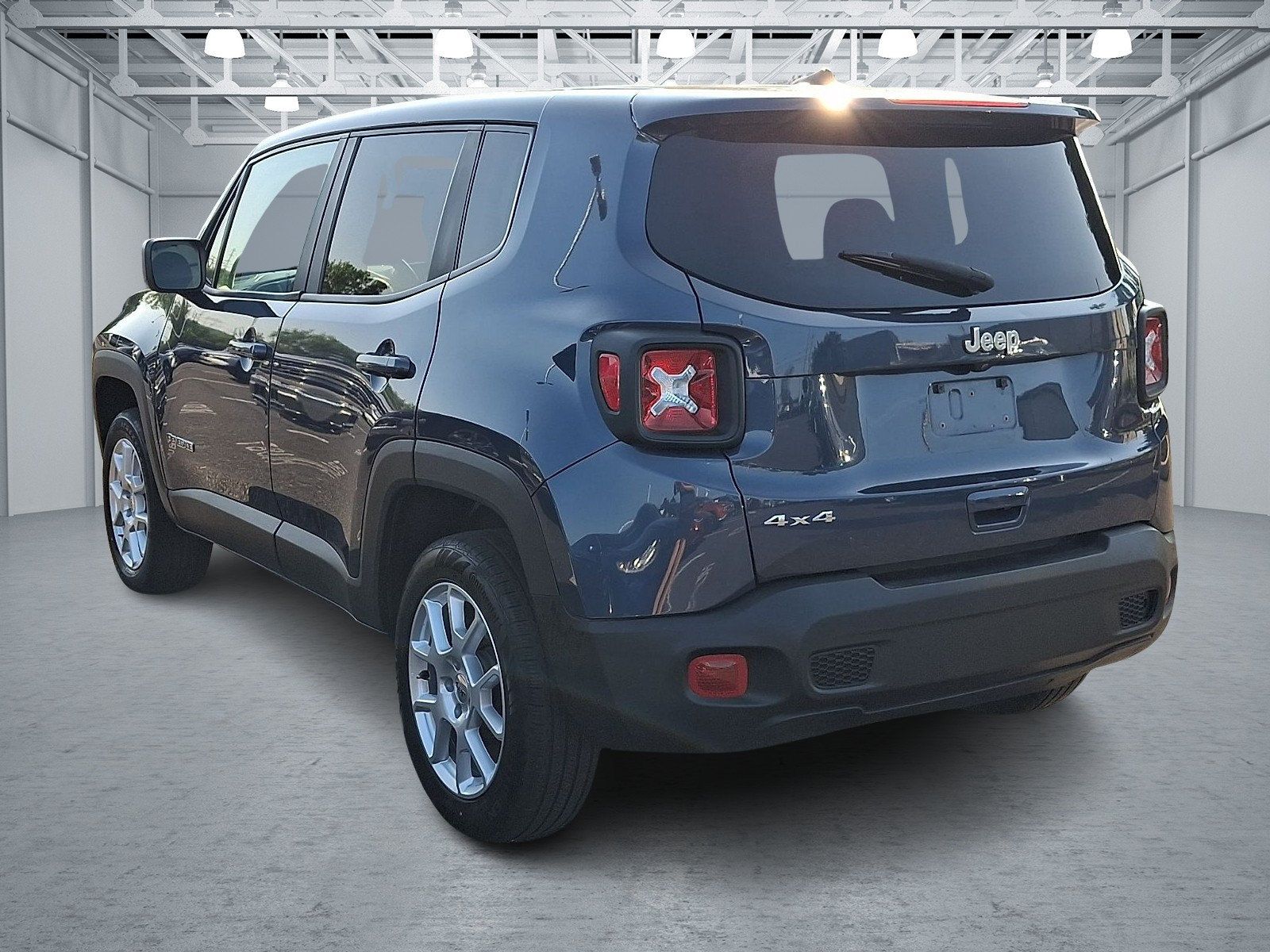 Used 2023 Jeep Renegade Latitude AWD/4WD image 4