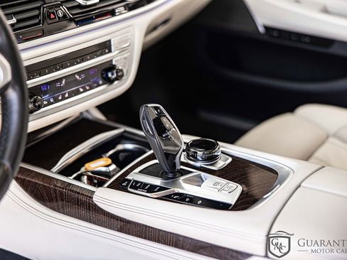 Used 2021 BMW 750i xDrive w/ Executive Package AWD/4WD image 23