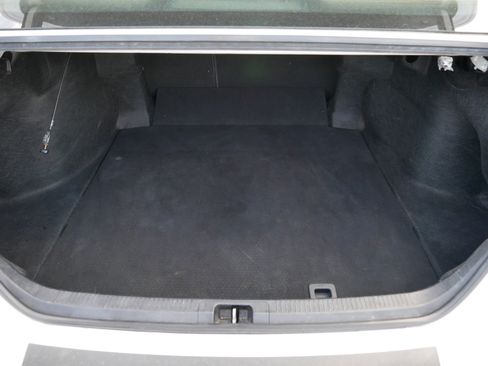 Used 2019 Toyota Camry SE FWD image 18