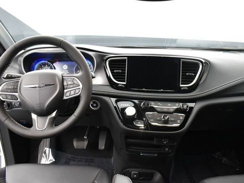 New 2026 Chrysler Pacifica Select AWD/4WD image 11