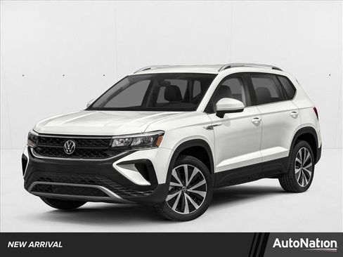 Used 2024 Volkswagen Taos SE image 1