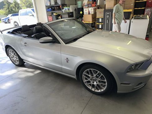 Used 2013 Ford Mustang Premium RWD image 10