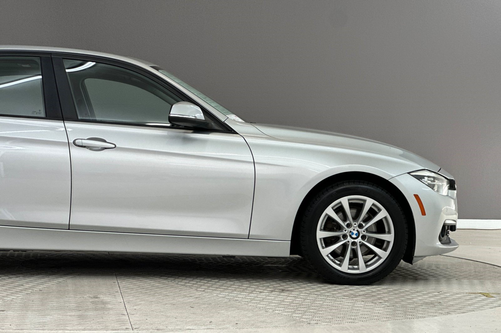 Used 2018 BMW 320i xDrive Sedan w/ Convenience Package AWD/4WD image 33