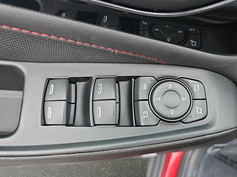 Used 2023 Chevrolet Traverse RS image 30