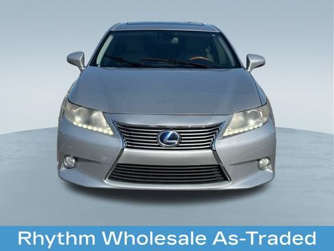 Used 2013 Lexus ES 300h w/ Luxury Pkg FWD image 2