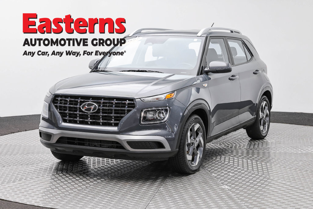 Used 2025 Hyundai Venue SEL FWD image 1